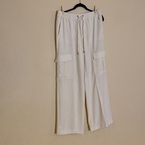 Cream flowy cargo pants banana republic size medium